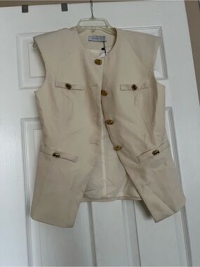 Sleeveless Cream Button-Front Vest Jacket